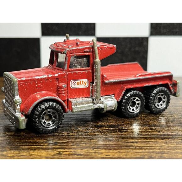 Lot of 4 Semi Trucks - Kenworth, Cargo Truck - Matchbox & Universal Product - Picture 3 of 11